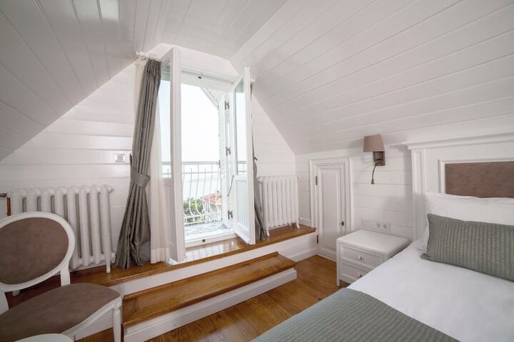Room 3 of 71