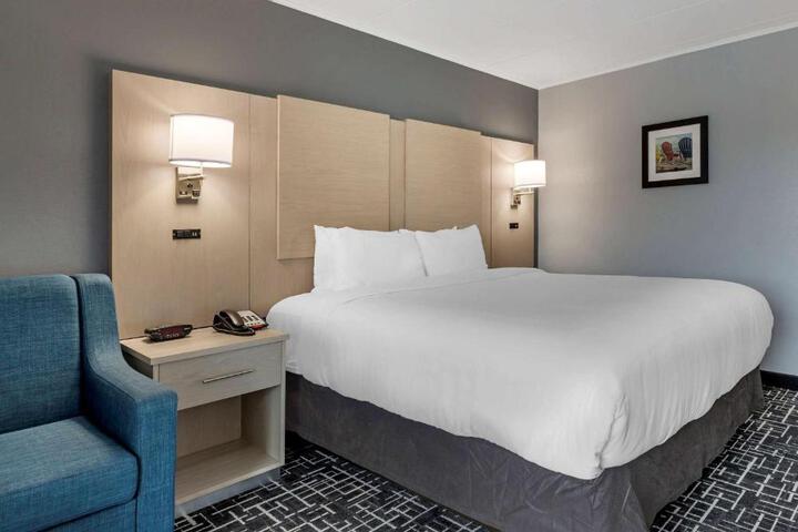 Standard Room, King or Two Doubles (2 of 2)