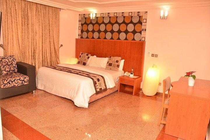 Room 11 of 23
