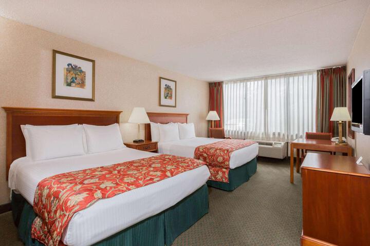 2 Double Beds (1 of 5)