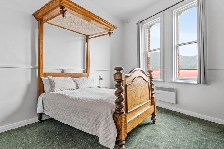 Room 2 of 30