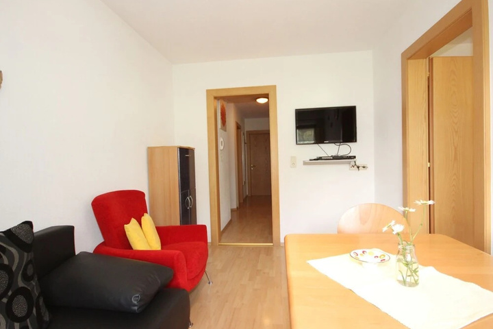 Room 4 of 13