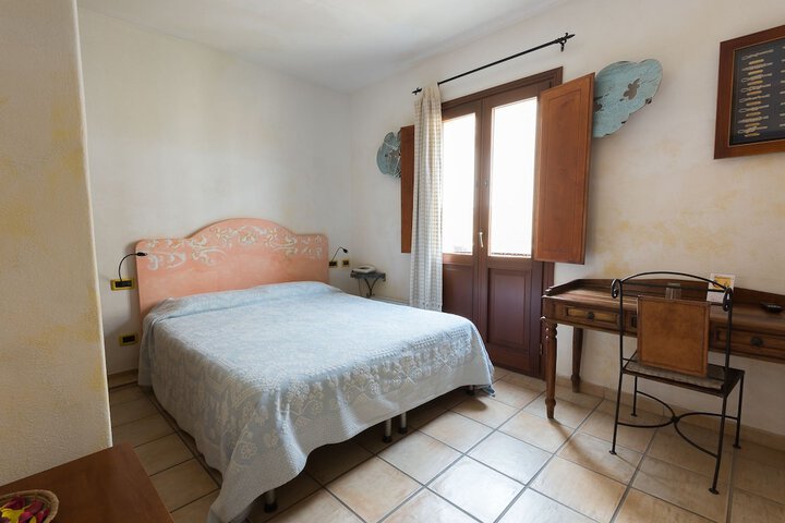 Room 6 of 38