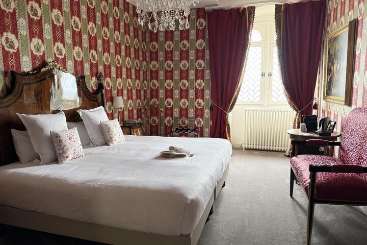 Room 6 of 75