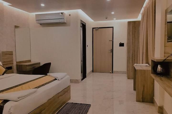 Room 4 of 11