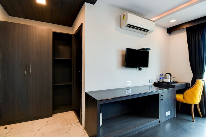 Room 33 of 117