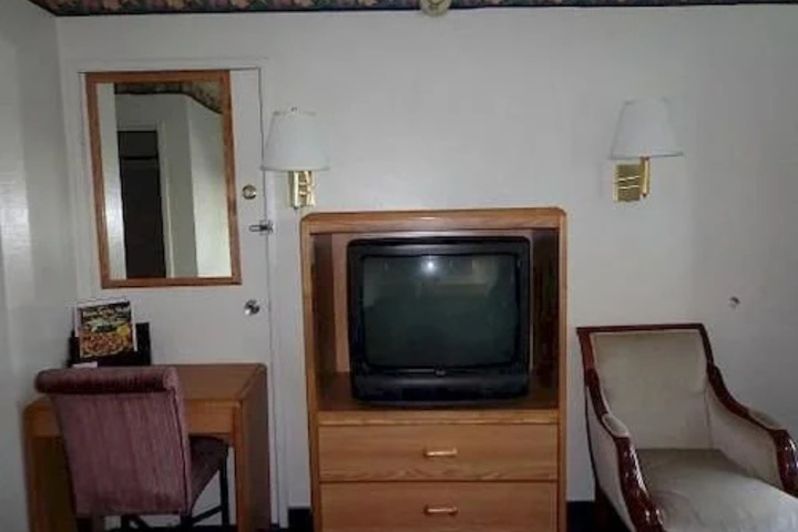 Room 3 of 6