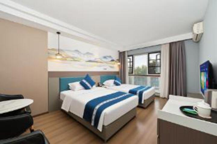 Room 9 of 11