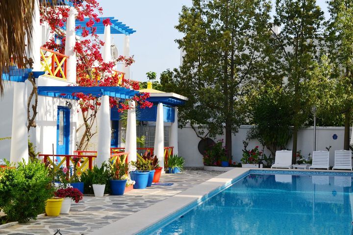 Pool 105 of 144