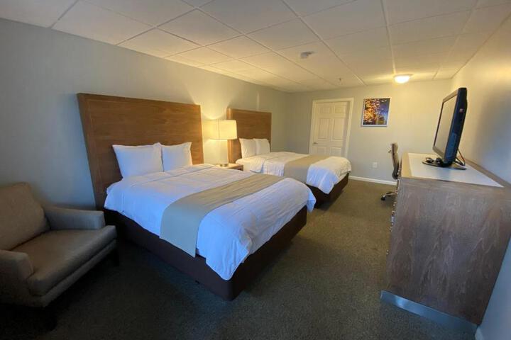 1 Queen Bed (1 of 6)