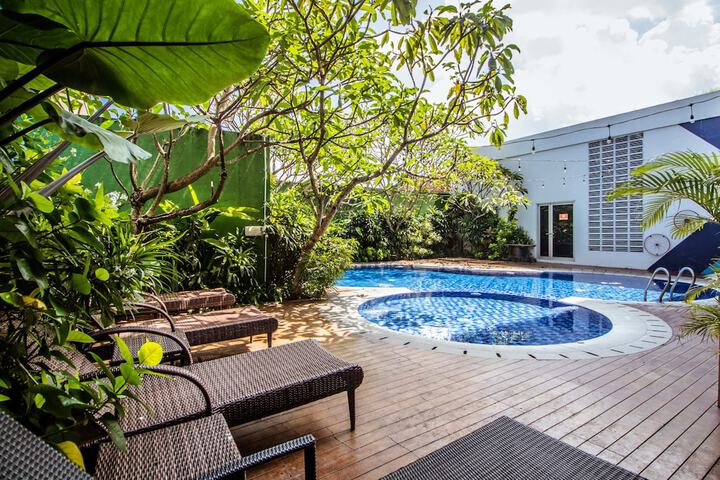 Pools & Facilities