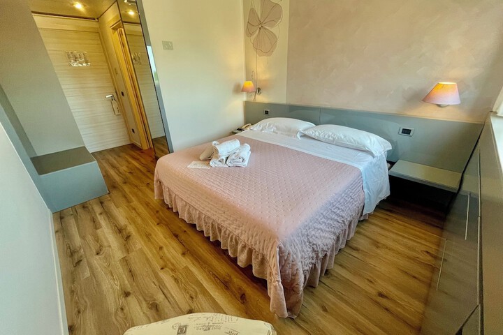 Room 35 of 119