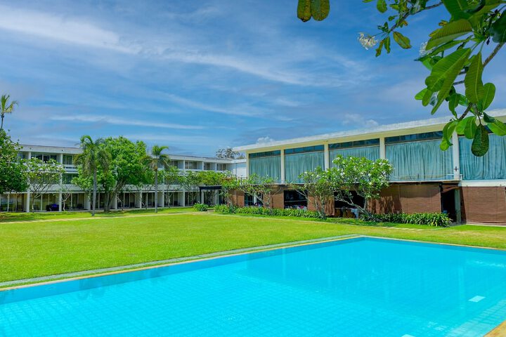 Pool 76 of 162