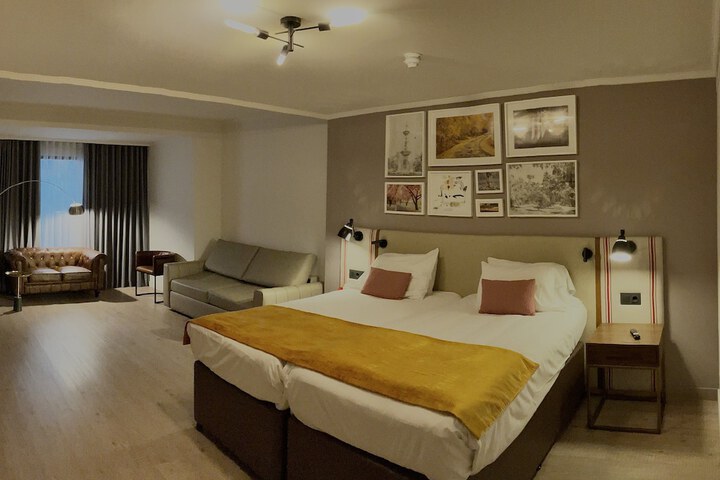 Room 11 of 48