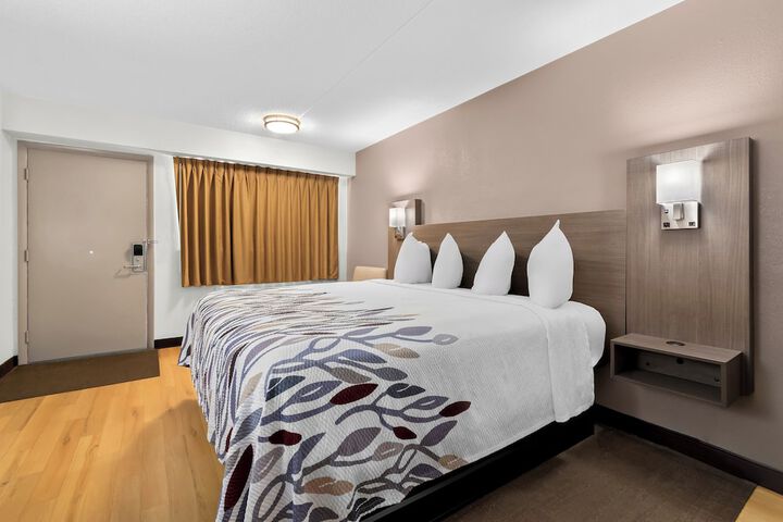 Room 10 of 35