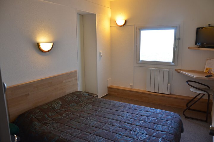 Room 9 of 37