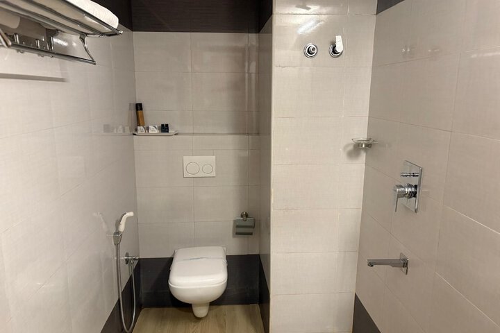 Room 12 of 28