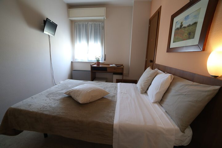 Room 7 of 30