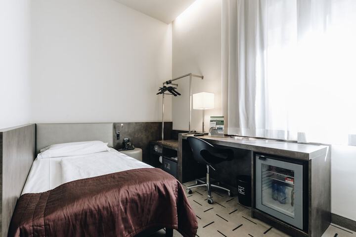 Room 4 of 36