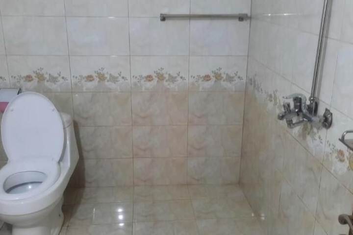 Room 7 of 16