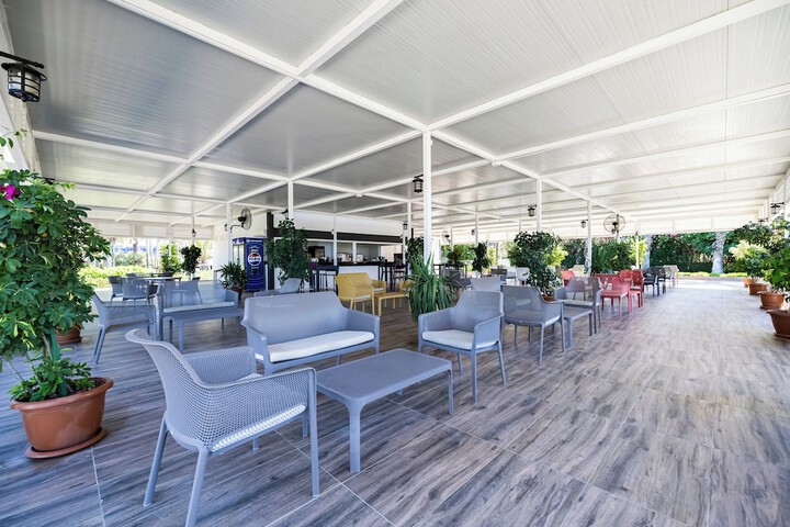 Lounge 198 of 259