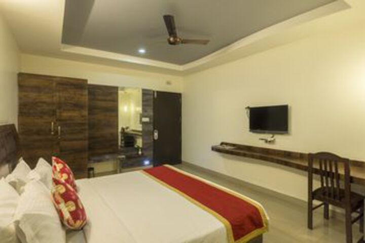 Room 32 of 66