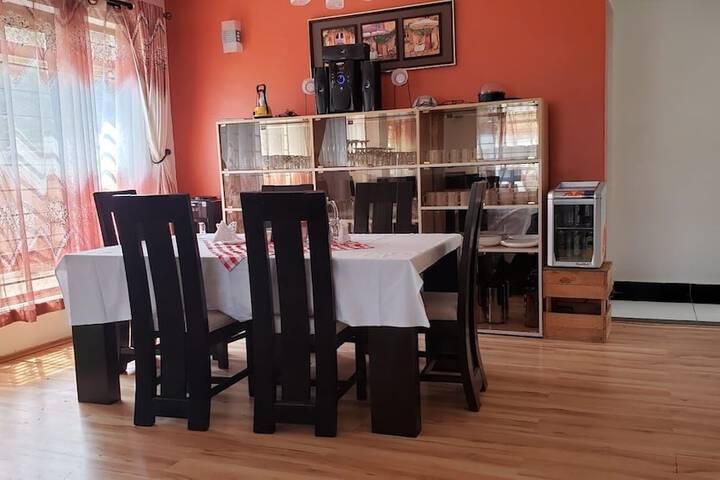 Dining 15 of 24