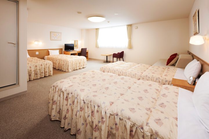 Room 4 of 44