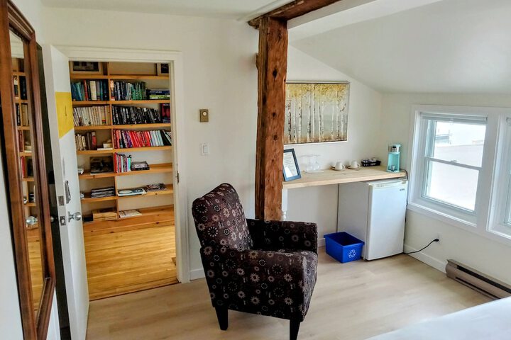 Room 28 of 183
