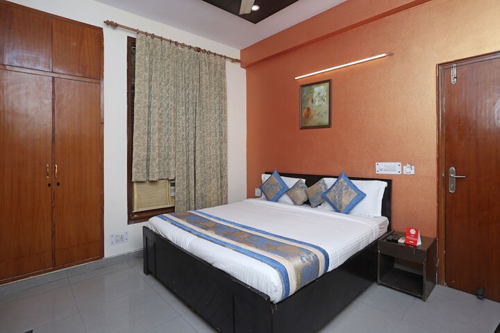 Room 11 of 22
