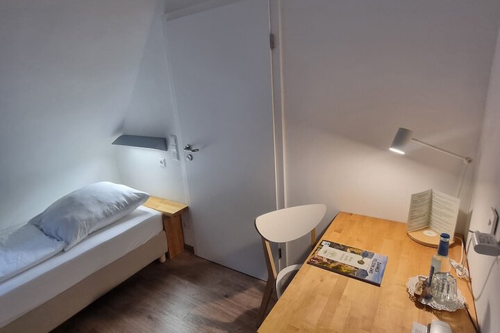 Room 4 of 13