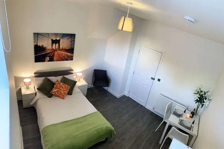 Room 5 of 17