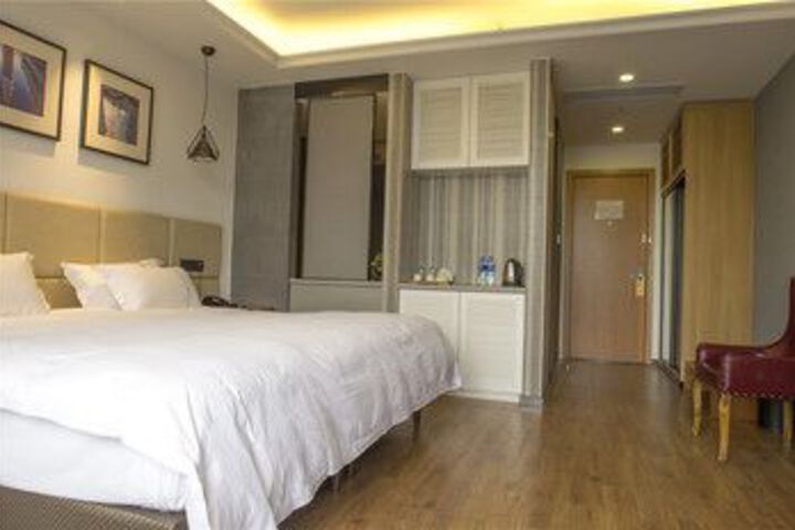 Room 68 of 94