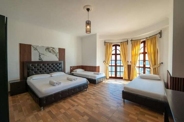 Room 21 of 100