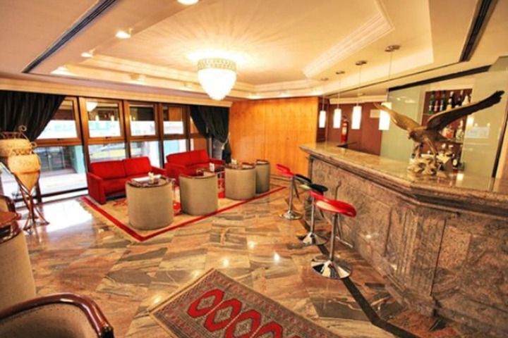 Lounge 26 of 29