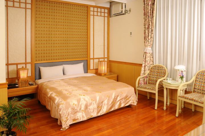 Room 28 of 122