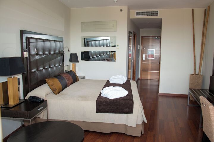 Room 25 of 174