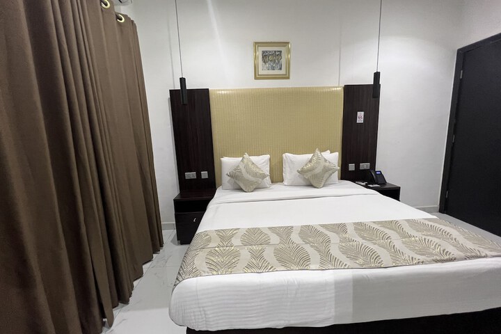 Room 37 of 100
