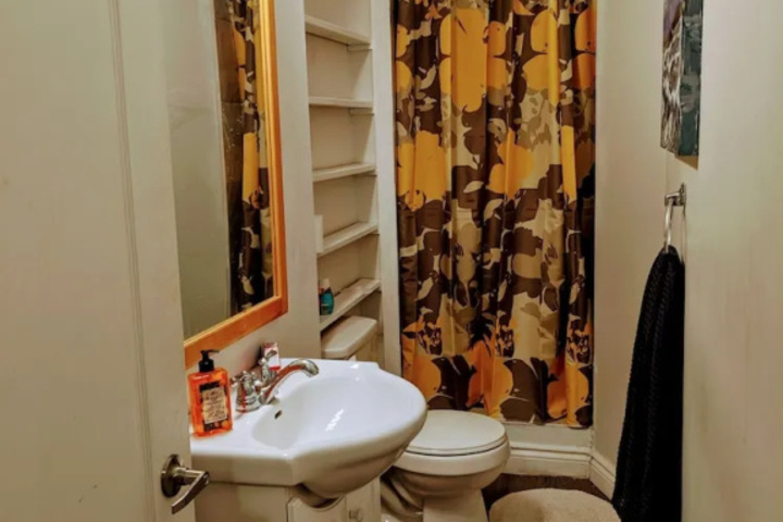 Room 6 of 13