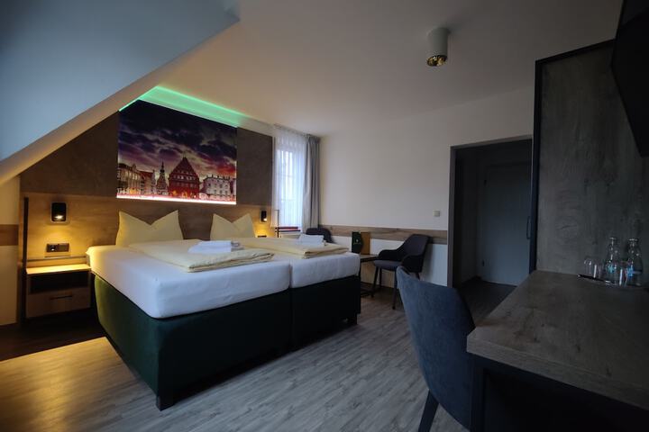 Room 18 of 73