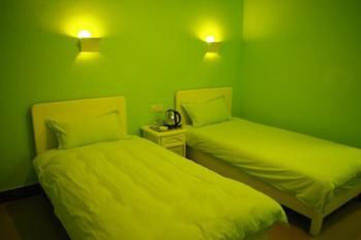 Room 43 of 201
