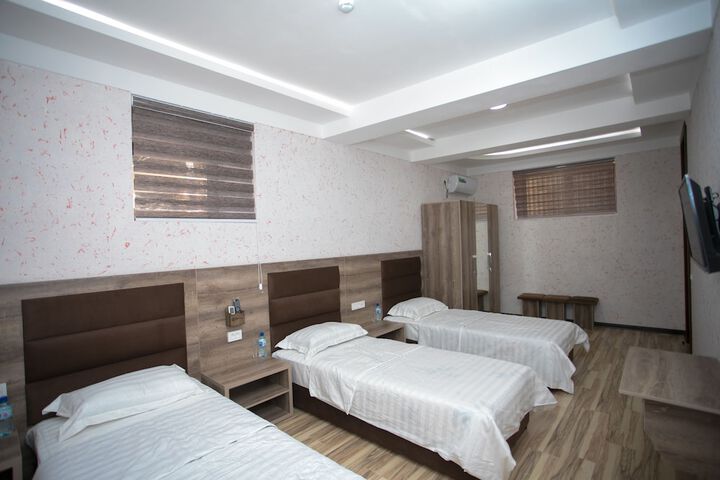 Room 8 of 27