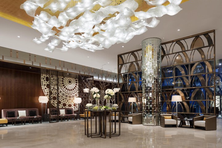 Entrance & Lobby