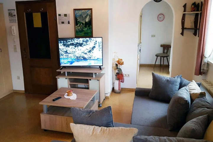 Room 5 of 10