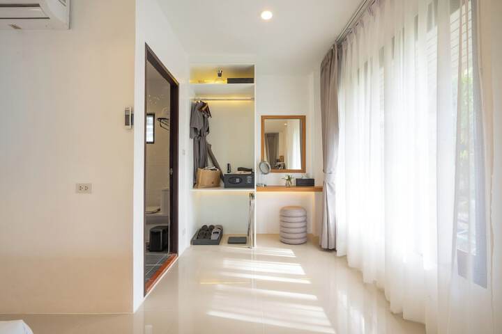 Room 8 of 107