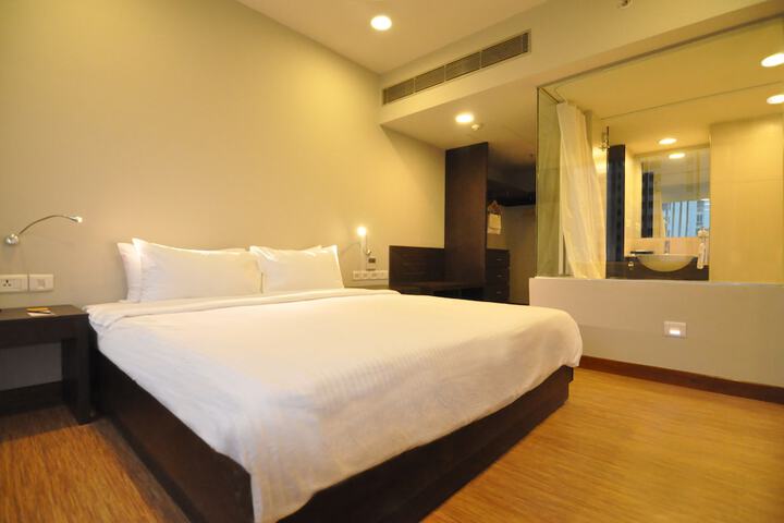 Room 5 of 33