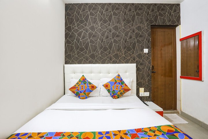Room 9 of 29