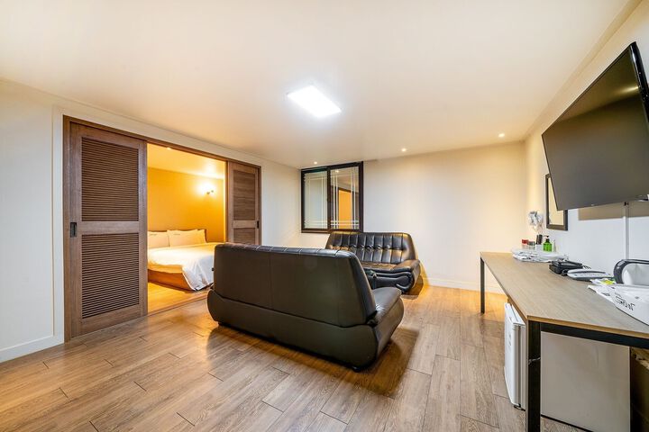 Room 90 of 107