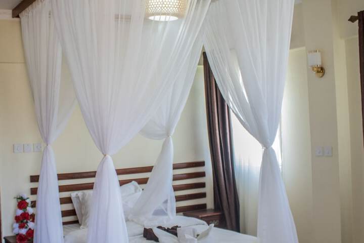 Room 2 of 43