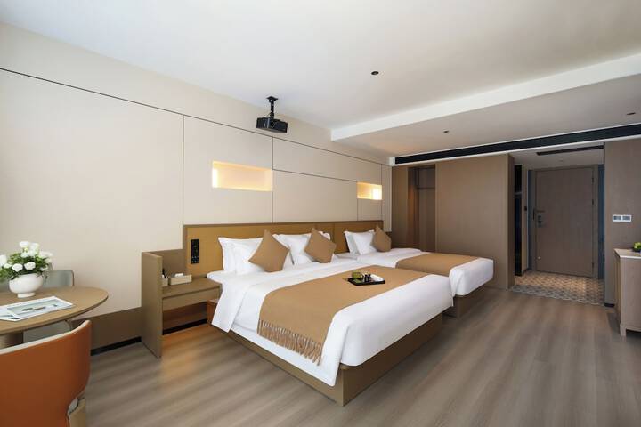 Room 19 of 73